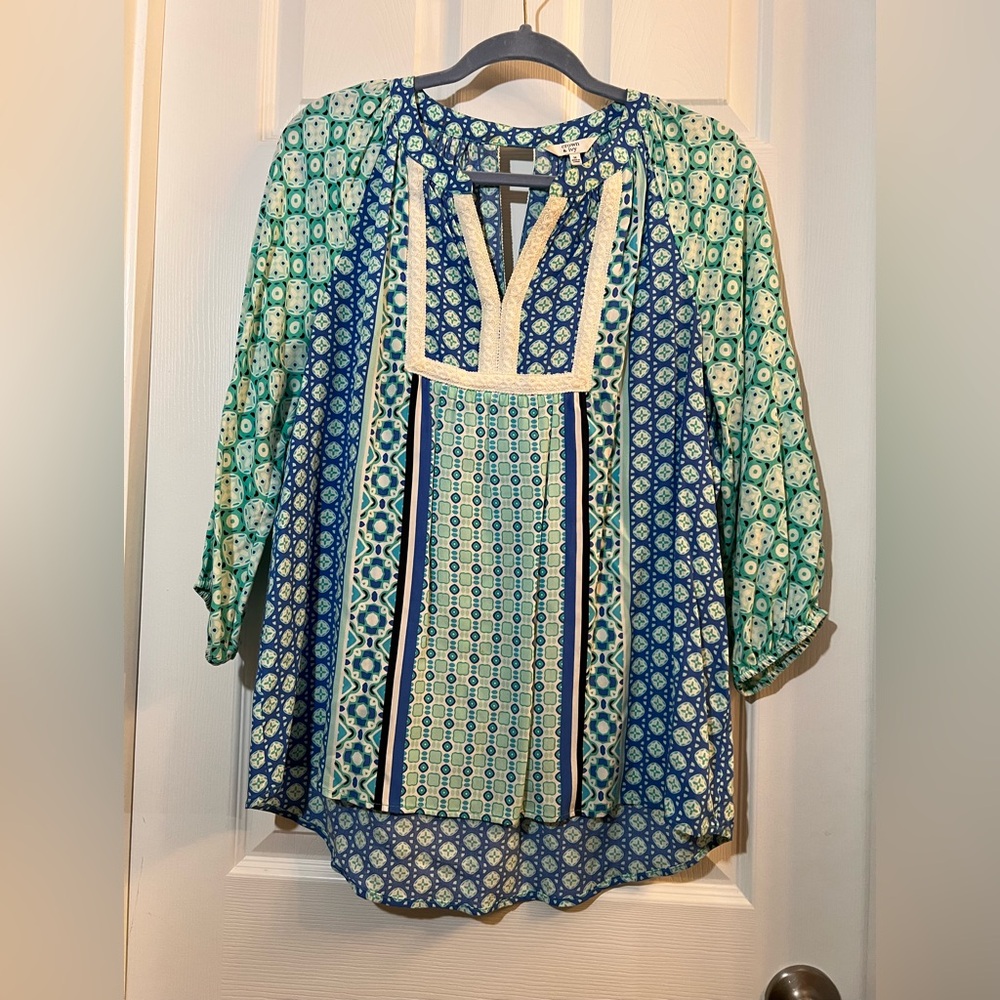 🦋 Crown & Ivy Teal and Navy Patterned Blouse with cream lace size medium